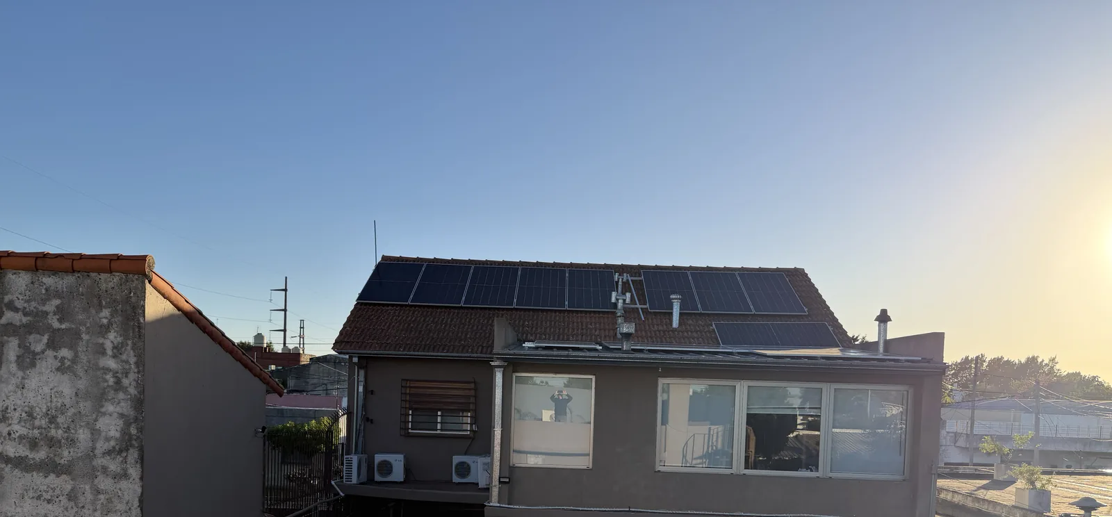 40D — Casa Ariel Panarotti · calle 372-2077 (Quilmes Oeste) · híbrido 9,3 kWp