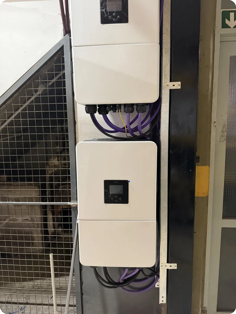 TECNISUD · híbrido 30 kW, 45 kW de litio y 8 paneles Jinko 610 Wp — proyecto 44 Genera Tu Energía